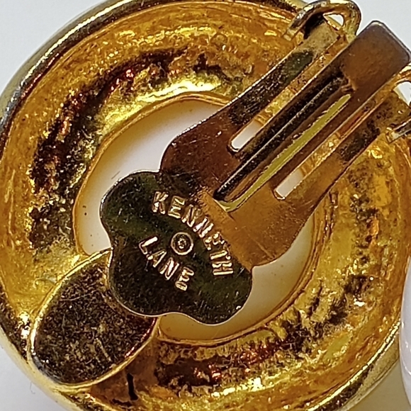 * vintage Kenneth Lane high dome white gold tone clip on earrings - Picture 8 of 8